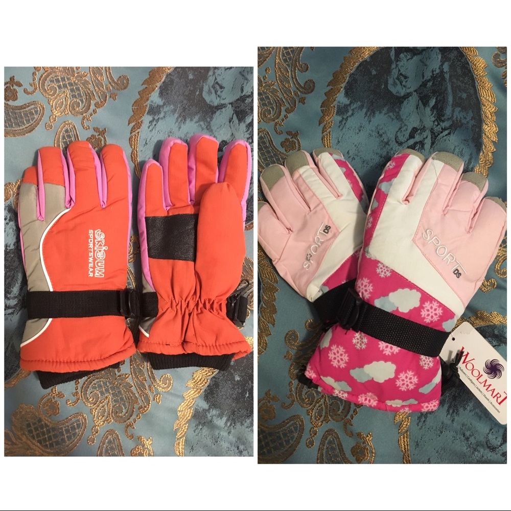New Insulated Snow gloves bundle. Ski gloves